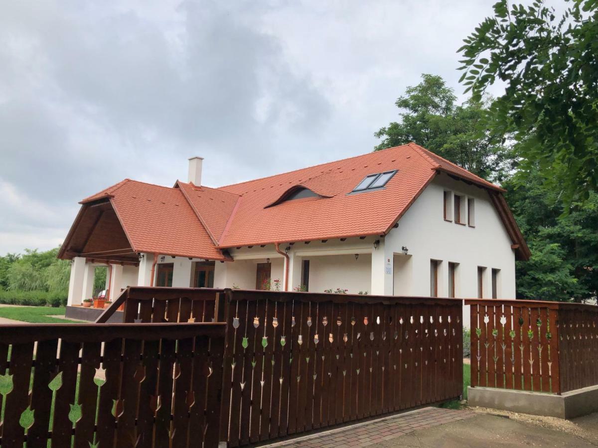 Kiscsere Vendeghaz Kallosemjen Bagian luar foto